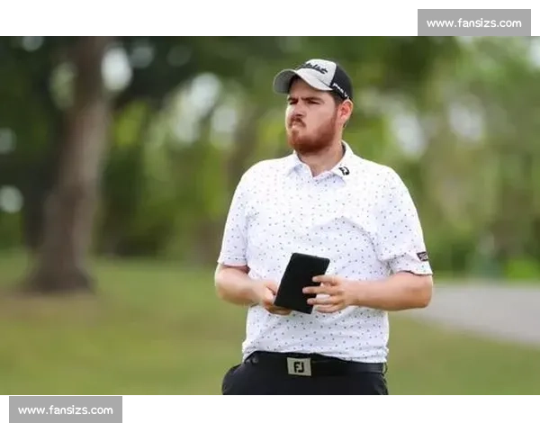 离大谱！劳森车载惊魂：两名马修横穿赛道险酿惨剧